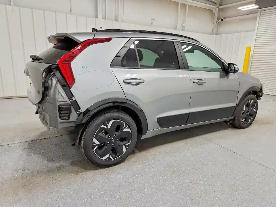 KNDCR3L17P5028223 2023 KIA NIRO-2