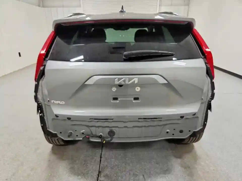 KNDCR3L17P5028223 2023 KIA NIRO-5