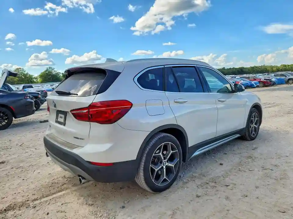 WBXHU7C52K3H45072 2019 BMW X1-2