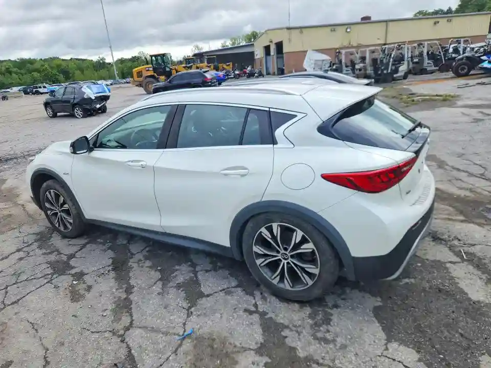 SJKCH5CR0JA054503 2018 INFINITI QX30-1