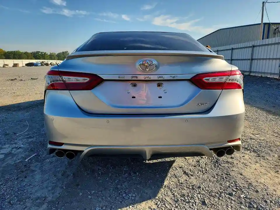 4T1B61HK8JU511562 2018 TOYOTA CAMRY-5