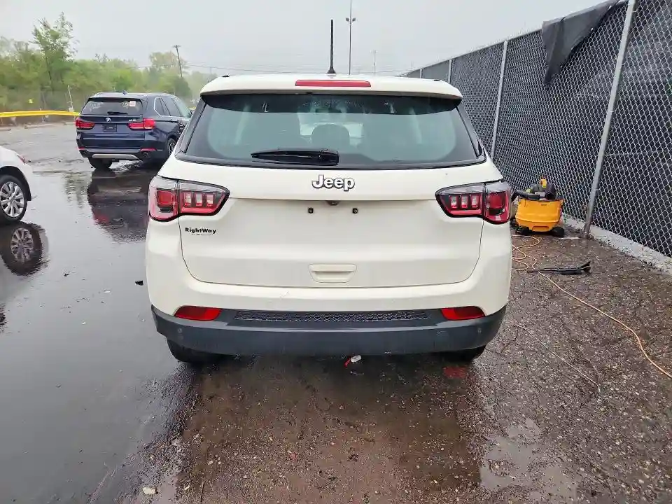 3C4NJCAB3JT263379 2018 JEEP COMPASS-5