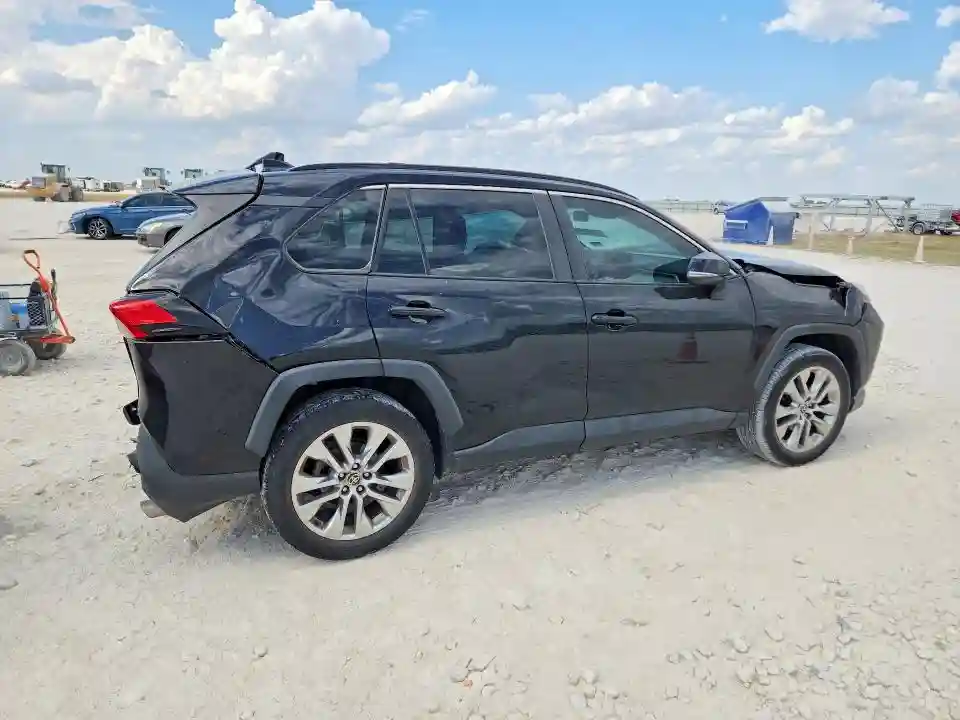 2T3C1RFV3MC165500 2021 TOYOTA RAV4-2