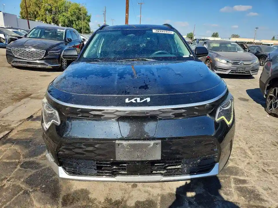 KNDCR3L17P5027962 2023 KIA NIRO-4
