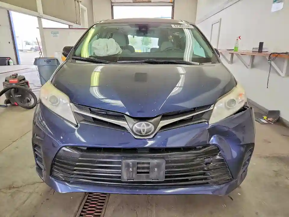 5TDKZ3DC1JS923607 2018 TOYOTA SIENNA-4
