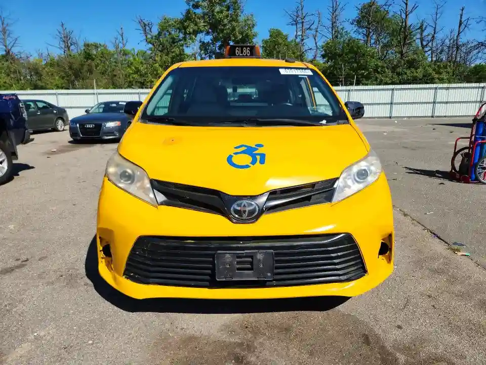 5TDZZ3DC1JS920625 2018 TOYOTA SIENNA-4