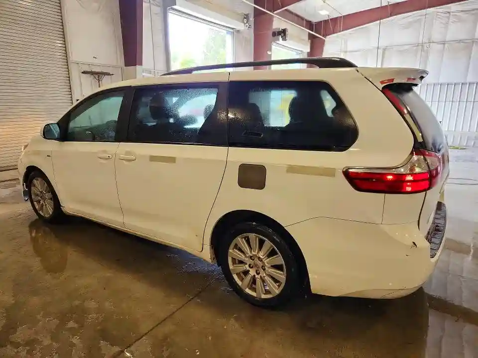 5TDJZ3DC1HS172627 2017 TOYOTA SIENNA-1