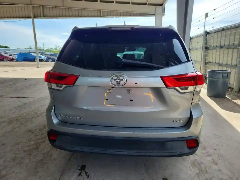 5TDKZRFH8HS516910 2017 TOYOTA HIGHLANDER-5