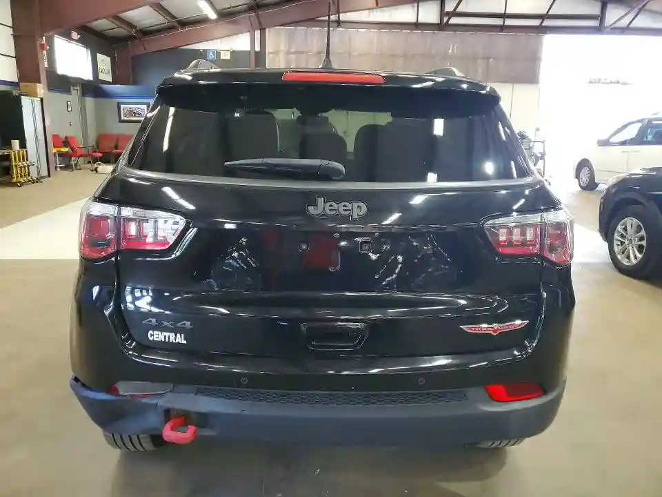 3C4NJDDB4JT129093 2018 JEEP COMPASS-5