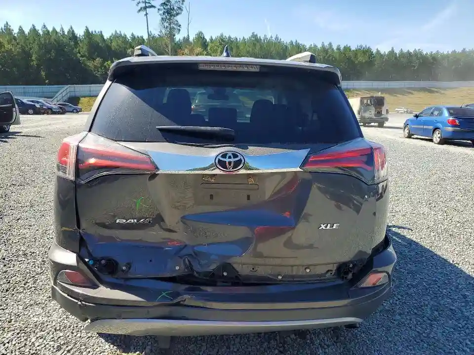 2T3WFREV3JW470800 2018 TOYOTA RAV4-5