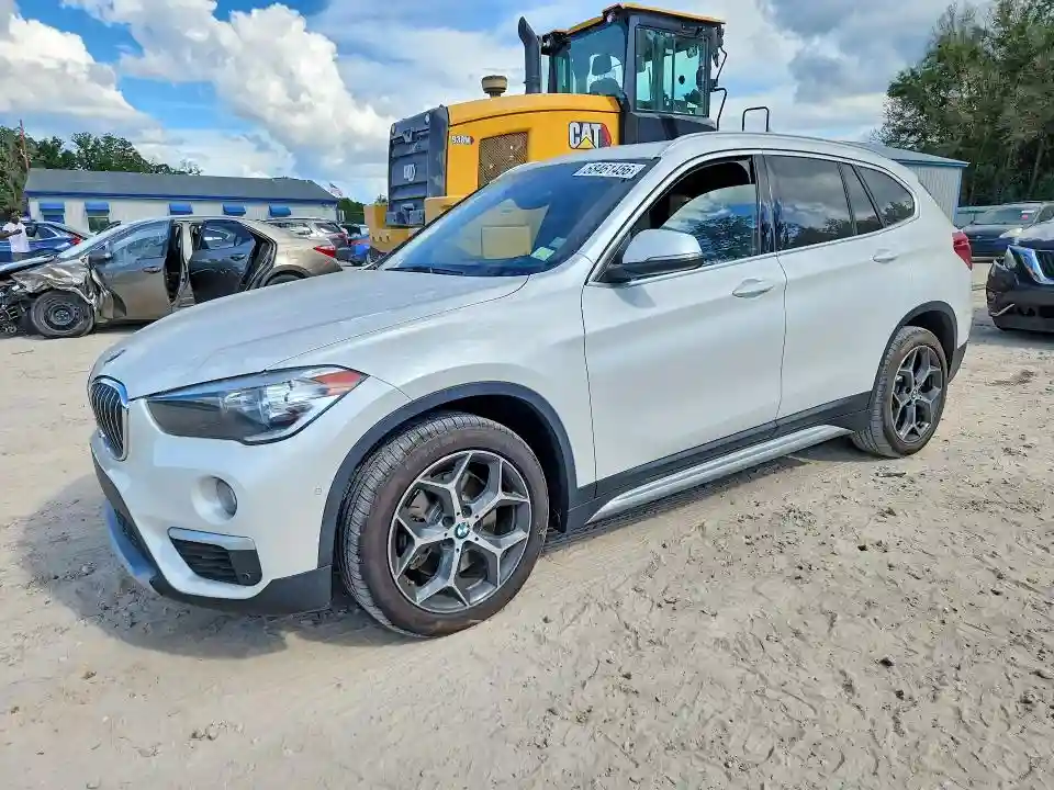 WBXHU7C52K3H45072 2019 BMW X1-0