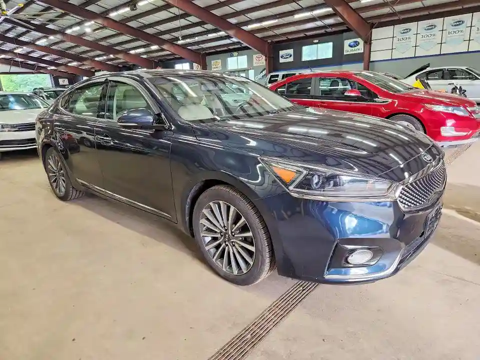 KNALC4J11H5048797 2017 KIA CADENZA-3