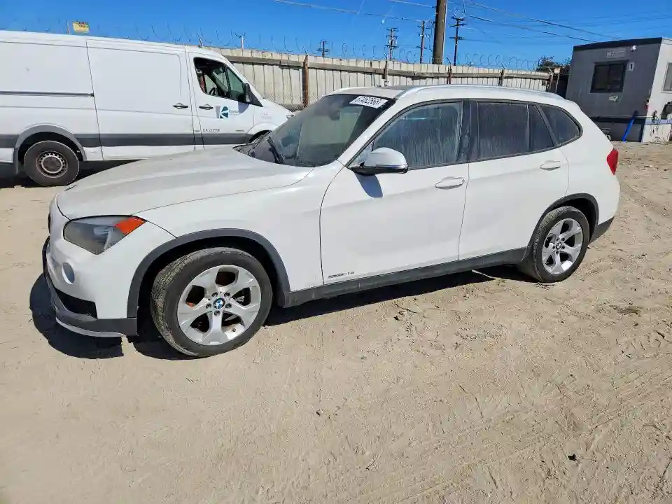 WBAVM1C5XFVW57386 2015 BMW X1-0