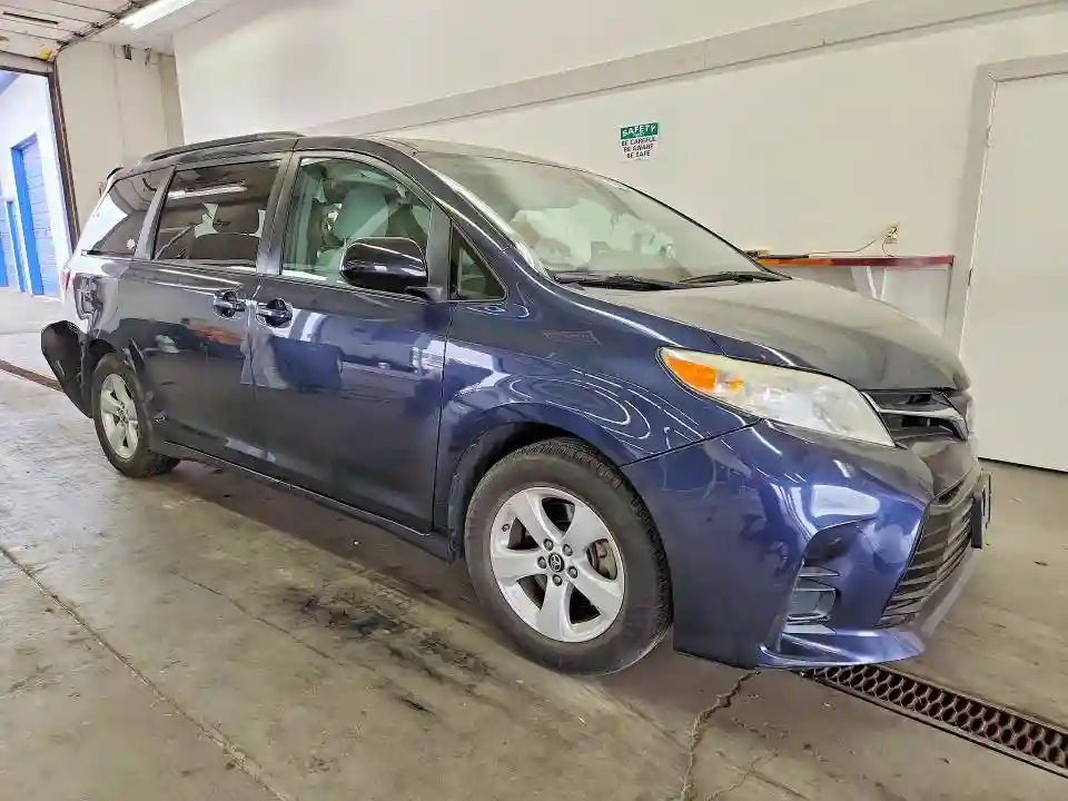 5TDKZ3DC1JS923607 2018 TOYOTA SIENNA-3