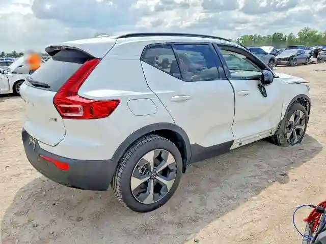 YV4L12UC6T2735551 2026 VOLVO XC40-2