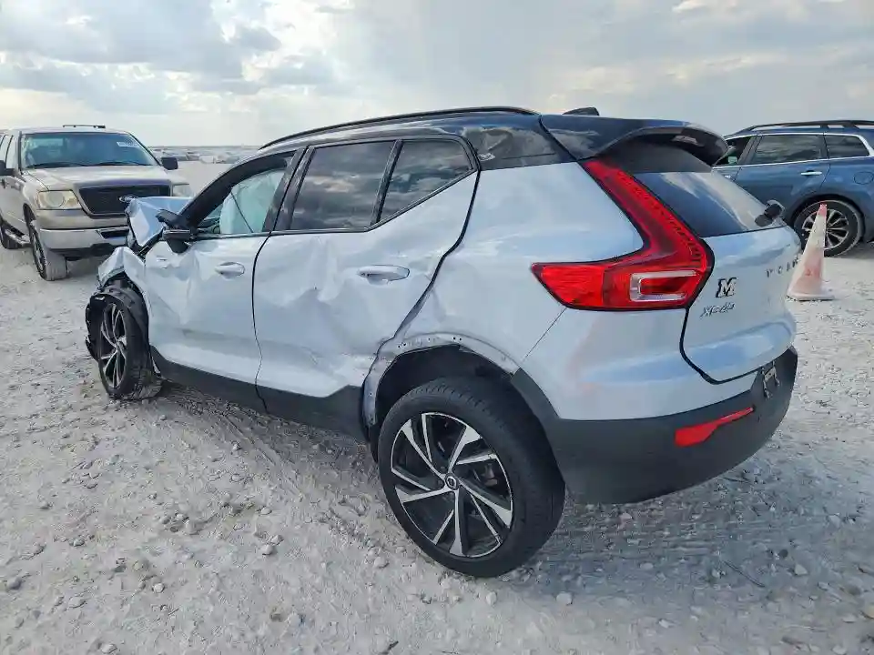 YV4162UM6M2525177 2021 VOLVO XC40-1