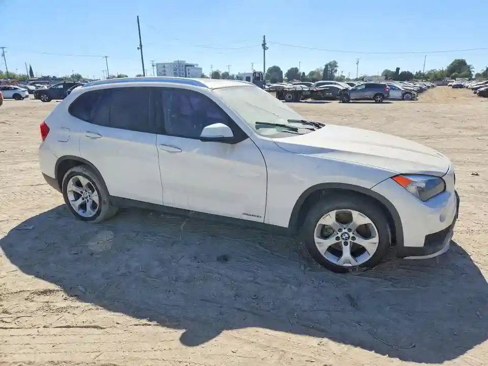 WBAVM1C5XFVW57386 2015 BMW X1-3