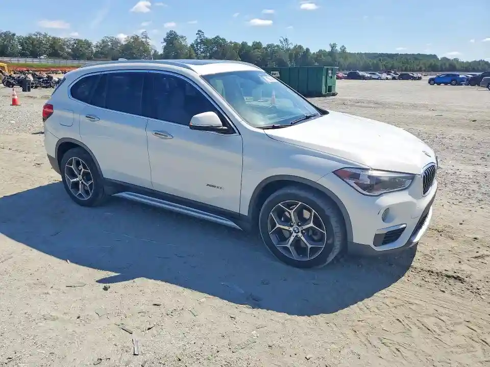 WBXHU7C35H5H37592 2017 BMW X1-3