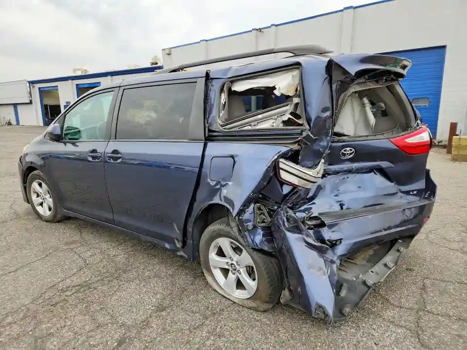 5TDKZ3DC1JS923607 2018 TOYOTA SIENNA-1