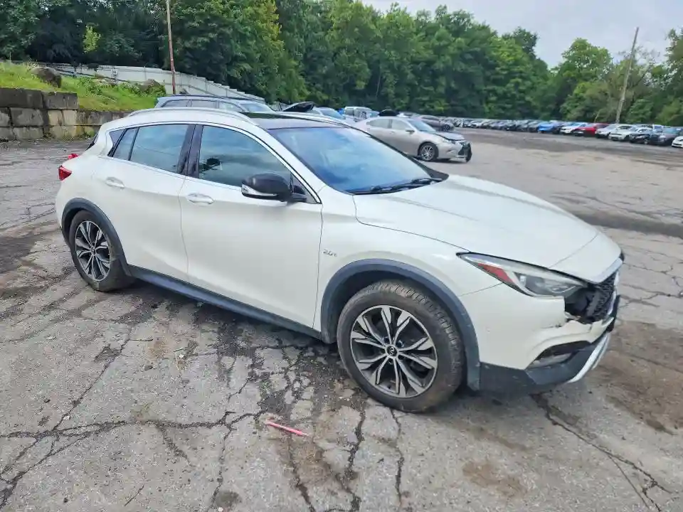 SJKCH5CR0JA054503 2018 INFINITI QX30-3