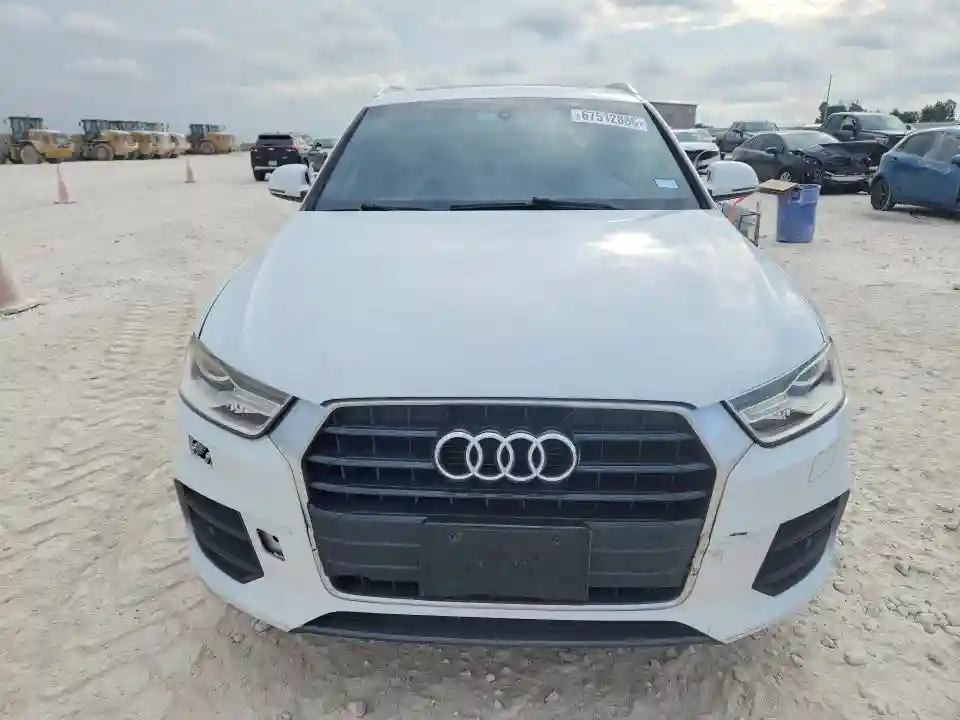 WA1HCCFS5HR000243 2017 AUDI Q3-4