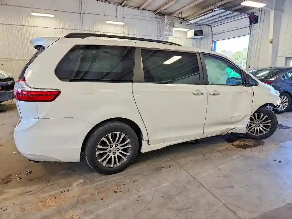 5TDYZ3DC4JS919254 2018 TOYOTA SIENNA-2