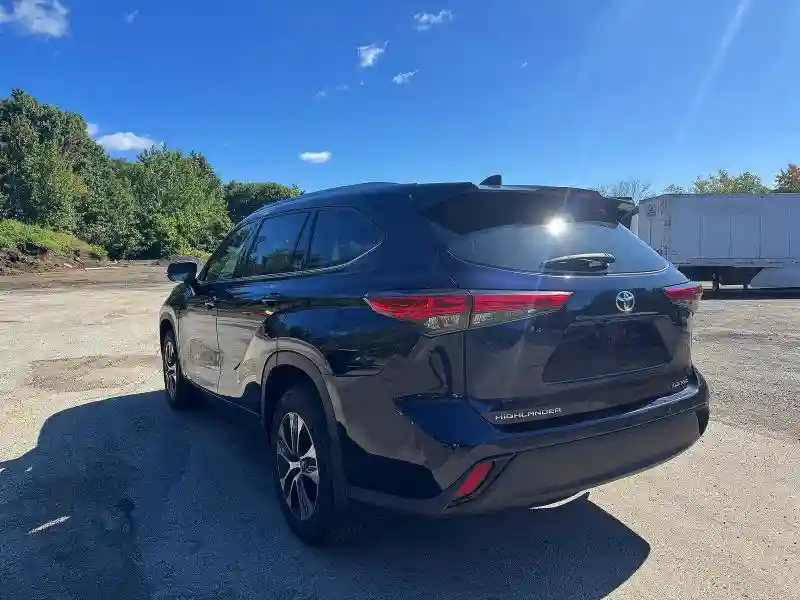 5TDGZRBH0MS545615 2021 TOYOTA HIGHLANDER-2