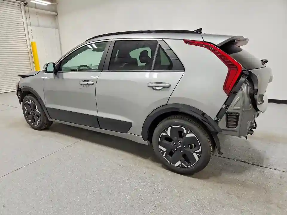 KNDCR3L17P5028223 2023 KIA NIRO-1