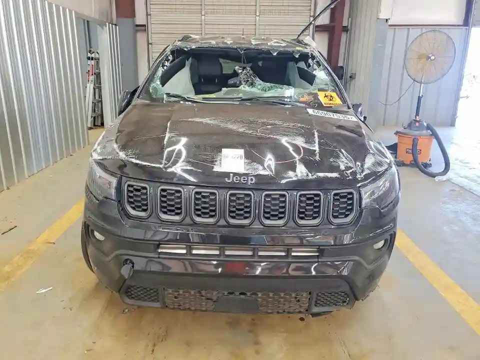 3C4NJDBN6ST623812 2025 JEEP COMPASS-4