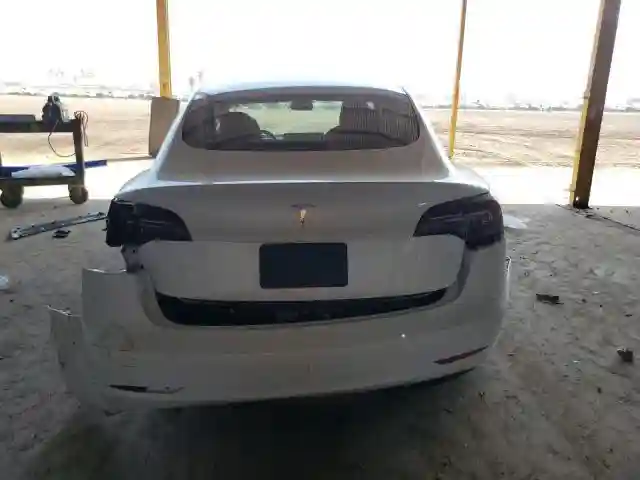 5YJ3E1EA4JF162528 2018 TESLA MODEL 3-5