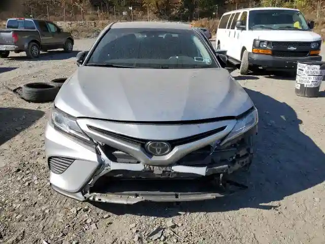 4T1B11HK0JU644069 2018 TOYOTA CAMRY-4