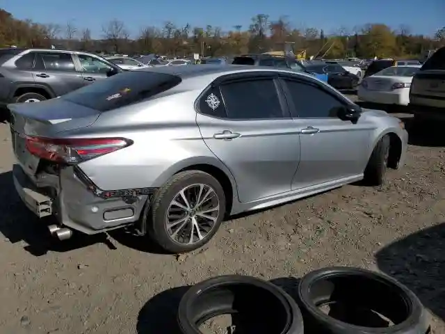 4T1B11HK0JU644069 2018 TOYOTA CAMRY-2