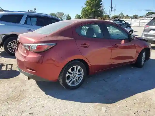 3MYDLBZV8GY123033 2016 TOYOTA SCION-2