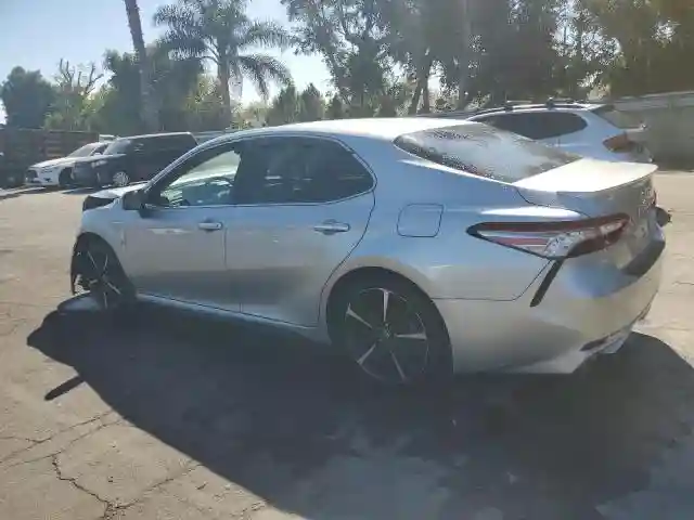 4T1B61HK9JU035807 2018 TOYOTA CAMRY-2