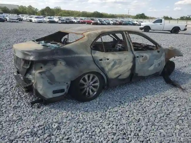 4T1B11HK4JU676975 2018 TOYOTA CAMRY-2