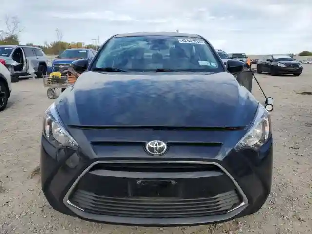 3MYDLBYV9HY196155 2017 TOYOTA YARIS-4