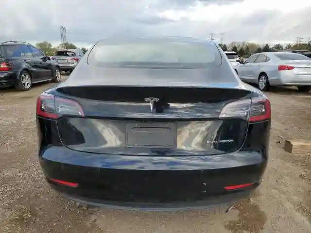 5YJ3E1EB4JF127481 2018 TESLA MODEL 3-5
