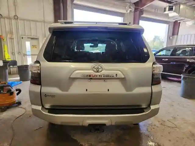 JTEMU5JR6N6063202 2022 TOYOTA 4RUNNER-5