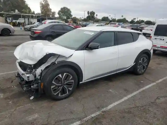 KNDC34LA6R5224762 2024 KIA EV6 LIGHT-0