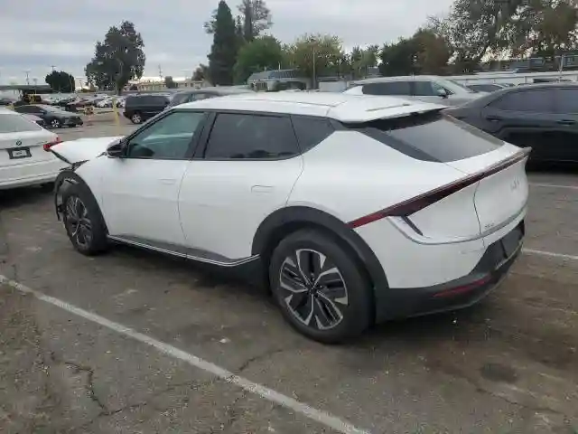 KNDC34LA6R5224762 2024 KIA EV6 LIGHT-1