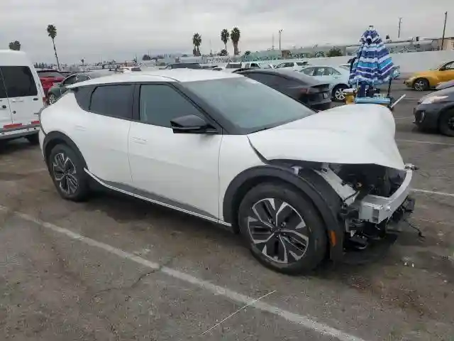 KNDC34LA6R5224762 2024 KIA EV6 LIGHT-3