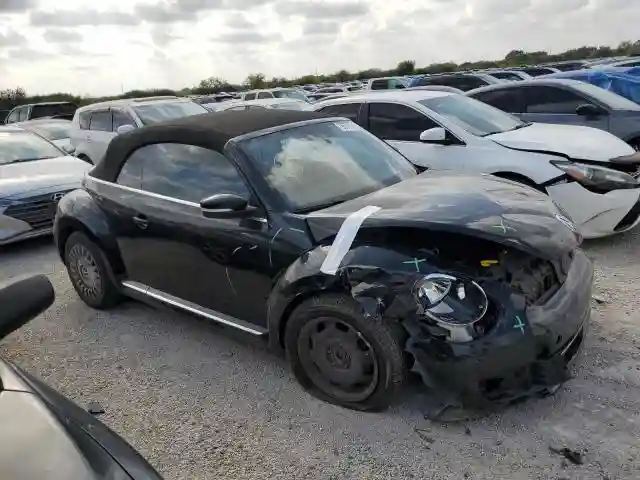 3VW517AT4FM811064 2015 VOLKSWAGEN BEETLE-3