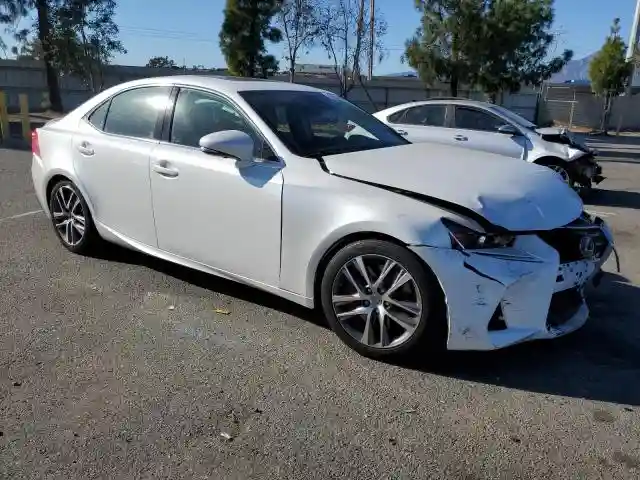 JTHBA1D22J5077107 2018 LEXUS IS-3