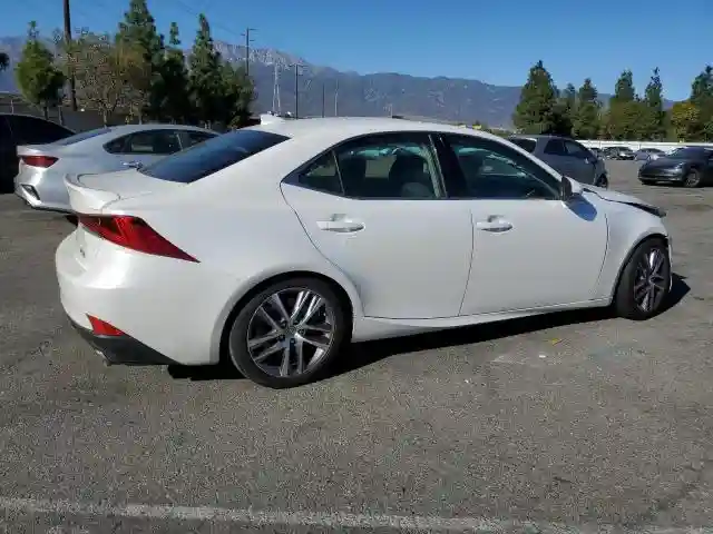 JTHBA1D22J5077107 2018 LEXUS IS-2