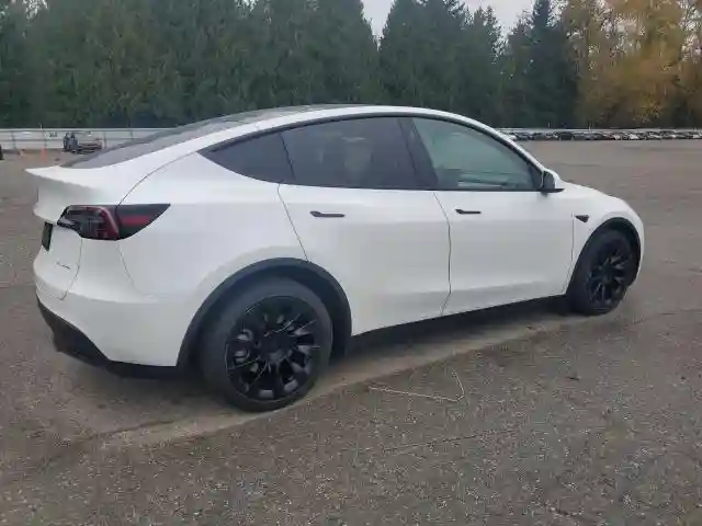 7SAYGAEE7RF157373 2024 TESLA MODEL Y-3
