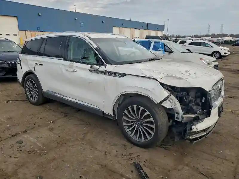 5LM5J7WC1PGL02064 2023 LINCOLN AVIATOR-3