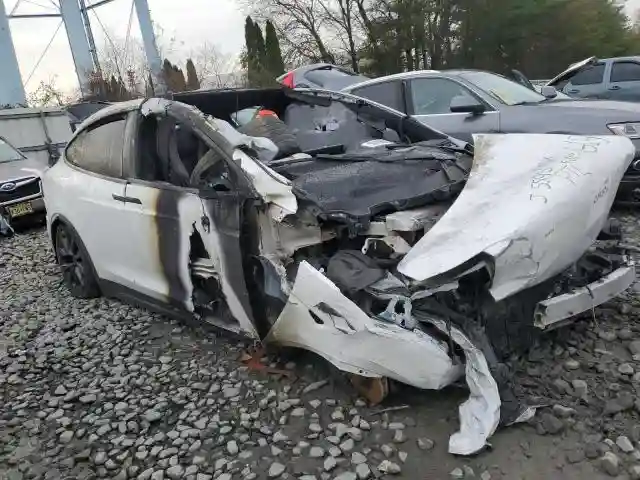 7SAXCAE58PF385595 2023 TESLA MODEL X-3