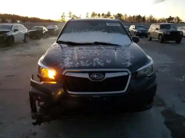 JF2SKAGCXKH530815 2019 SUBARU FORESTER-4