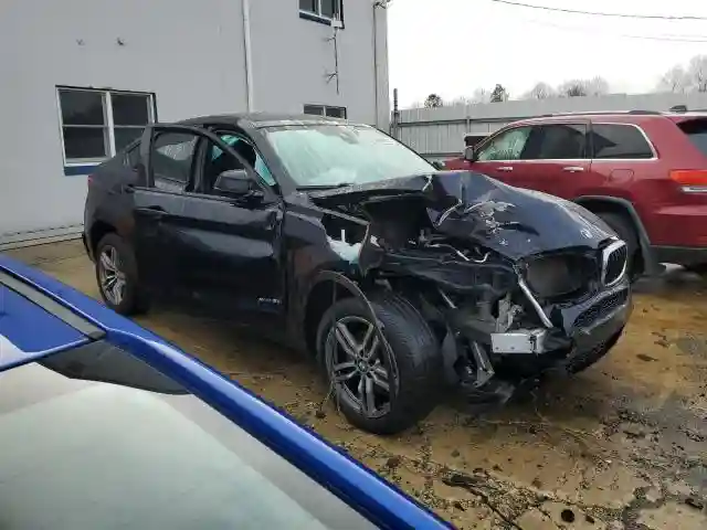 5UXKU2C5XJ0Z62256 2018 BMW X6-3