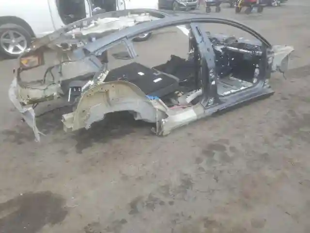 5YJ3E1EA0PF451642 2023 TESLA MODEL 3-2